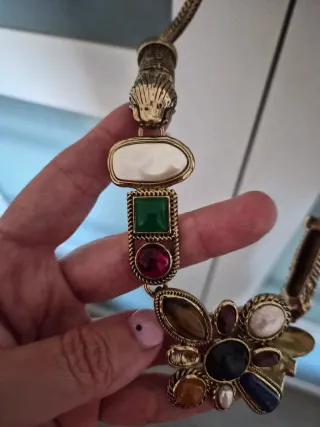 Collar étnico con piedras multicolores