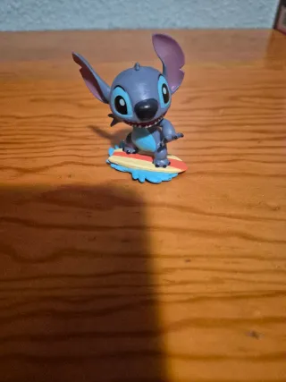 Figura Stitch Surfista