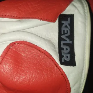 Guanti in pelle rossi e bianchi