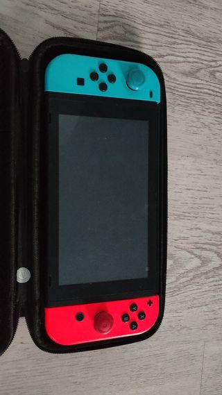 Nintendo Switch Rojo y Azul