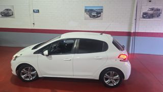 Peugeot 208 2016