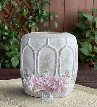 Tocado de flores preservadas