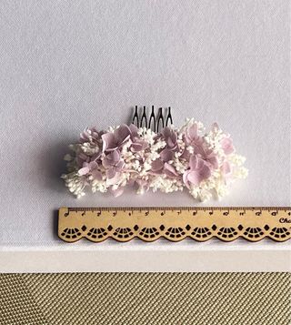 Tocado de flores preservadas