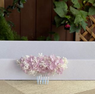 Tocado de flores preservadas