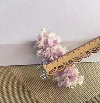 Tocado de flores preservadas