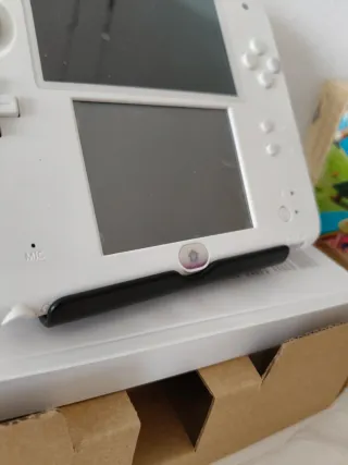 Nintendo 2DS Blanca + 4 Juegos