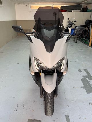 Yamaha T-Max 530 DX Maxi Scooter