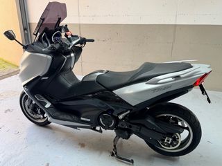 Yamaha T-Max 530 DX Maxi Scooter