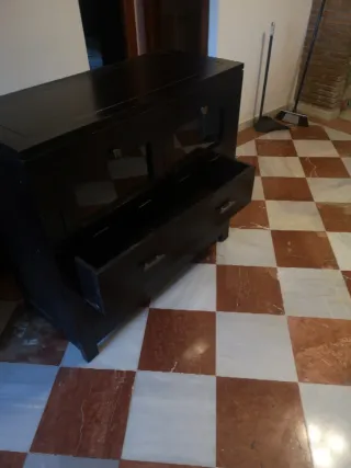 Mueble salón cajonera y vitrinas madera