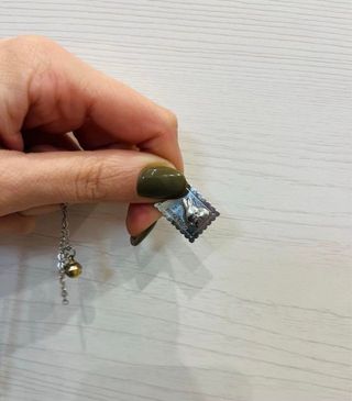 Collana lunga Lindt coniglietto e campanella