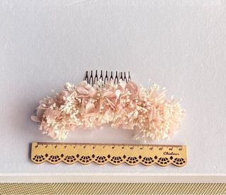 Tocado de flores preservadas