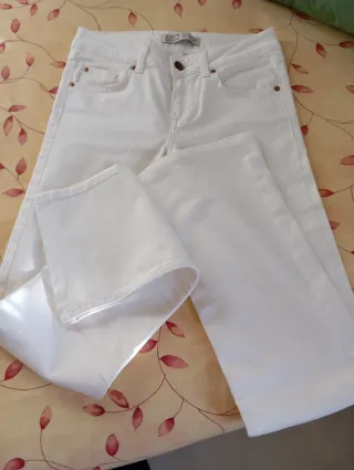 2 Pantalones ZARA blanco, otro azul talla XS/34