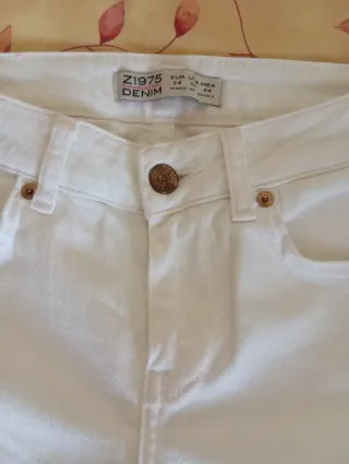 2 Pantalones ZARA blanco, otro azul talla XS/34