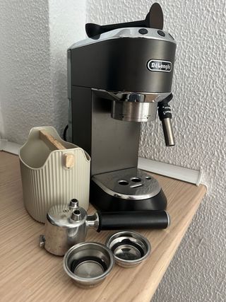 Cafetera DeLonghi Dedica