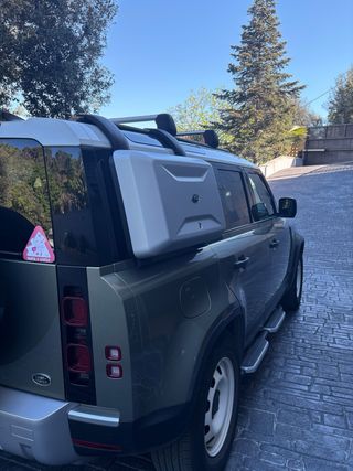 Land Rover Defender 2023