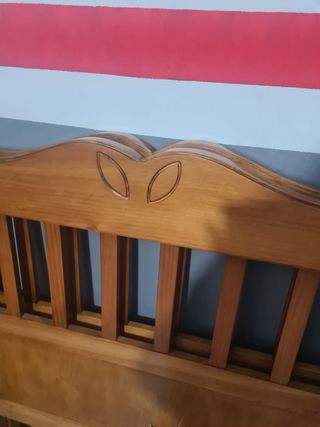 Cabeceros de madera marrones