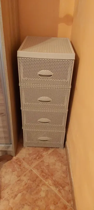 Cajonera de plástico beige