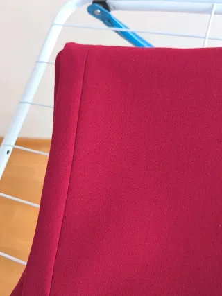 Pantalón de vestir burdeos