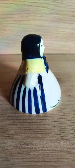 Figura campana de  cerámica