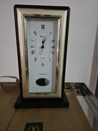 Orologio da tavolo con pendolo