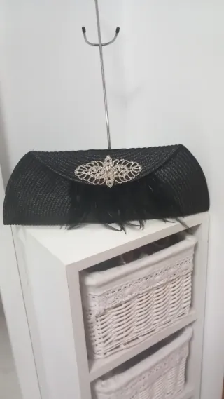Cartera de fiesta negra con pedrería