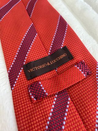 Corbata Victorio & Lucchino Seda Roja