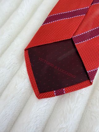Corbata Victorio & Lucchino Seda Roja
