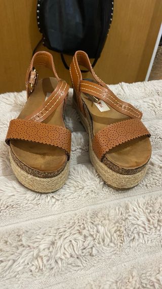 Sandalias cuña esparto marrones