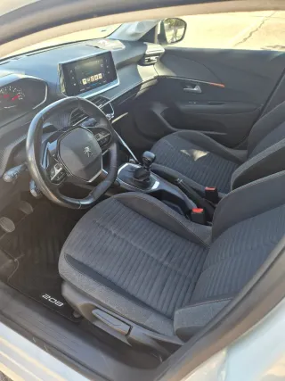 Peugeot 208 2021