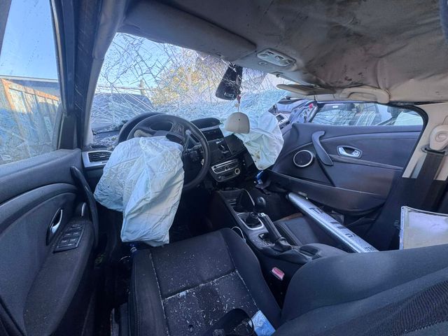 C1056 DESPIECE RENAULT MEGANE III 2010 1.5 DCI 106