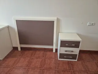 Dormitorio juvenil beig y marrón chocolate.