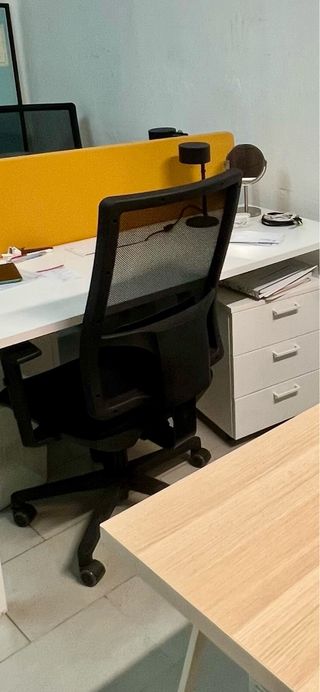 Cajonera de oficina blanca