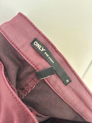 Pantalón encerado Only morado