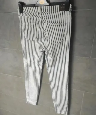 Pantalón pitillo rayas Stradivarius