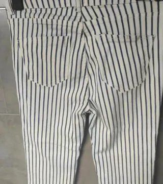 Pantalón pitillo rayas Stradivarius