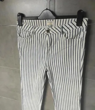 Pantalón pitillo rayas Stradivarius