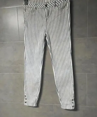Pantalón pitillo rayas Stradivarius