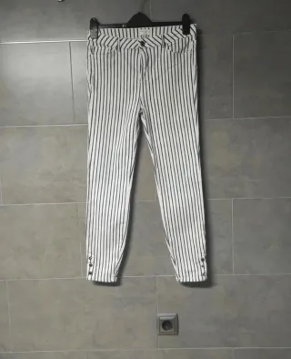 Pantalón pitillo rayas Stradivarius