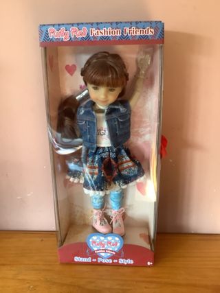 Muñeca Ruby Red Fashion Friends