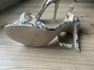 Sandalias de tacón serpiente