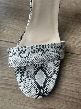 Sandalias de tacón serpiente