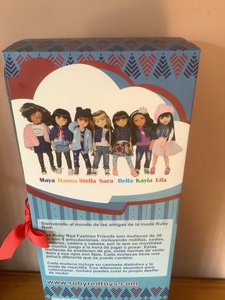 Muñeca Ruby Red Fashion Friends rubia