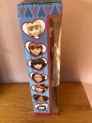 Muñeca Ruby Red Fashion Friends rubia