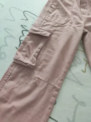 Pantalones cargo Stradivarius rosas mujer
