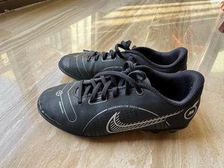 Botas de fútbol Nike negras T.32