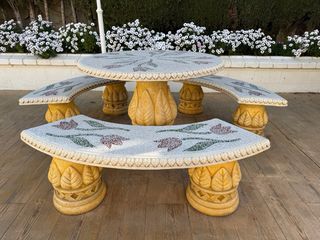 Tavolo in pietra con panche (giardino)