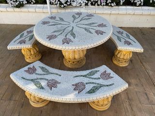 Tavolo in pietra con panche (giardino)