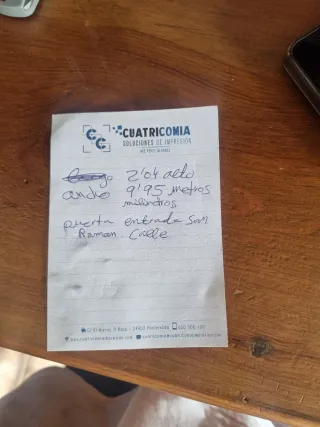 Puerta de hierro con cerradura