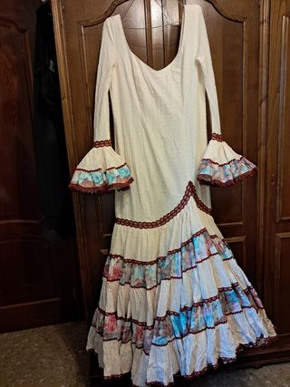 Traje Flamenca Beige Adornos Buganvilla Talla Únic
