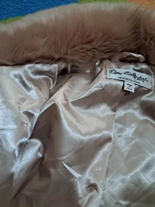 Abrigo corto de pelo rosa beige